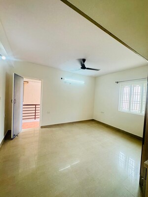 Room in 3 BHK Apartment at Indiranagar – for Rent