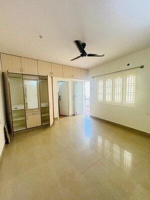 Room in 3 BHK Apartment at Indiranagar – for Rent