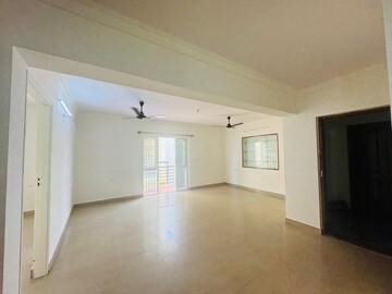 Room in 3 BHK Apartment at Indiranagar – for Rent