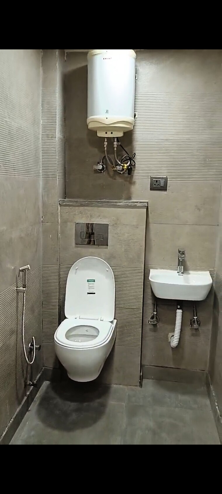 Bathroom, govindpuri 3.5 Bedroom 950 Sq.Ft. Builder Floor In Govindpuri Delhi 9213751