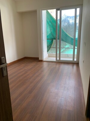 Room in 3 BHK Apartment at Shri Radha Aqua Garden, Sector 16b Greater Noida – for Sale