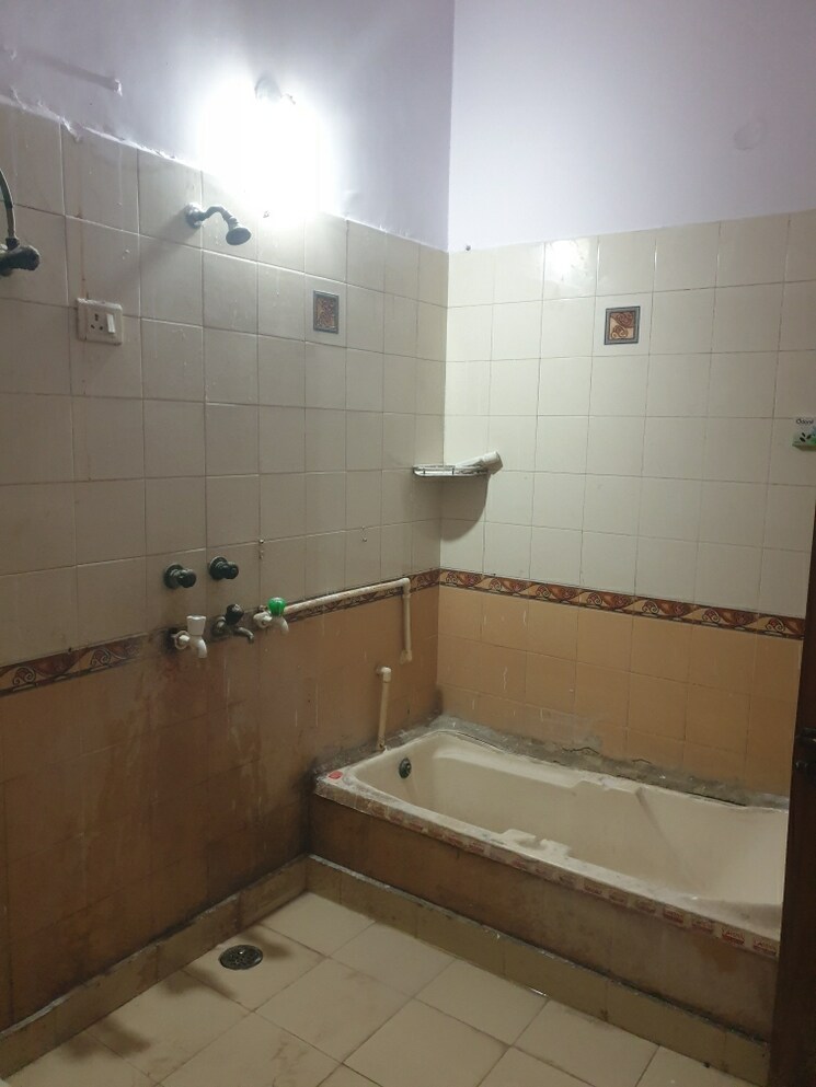 Bathroom, sector 28 3 Bedroom 1850 Sq.Ft. Independent House In Sector 28 Faridabad 9213785