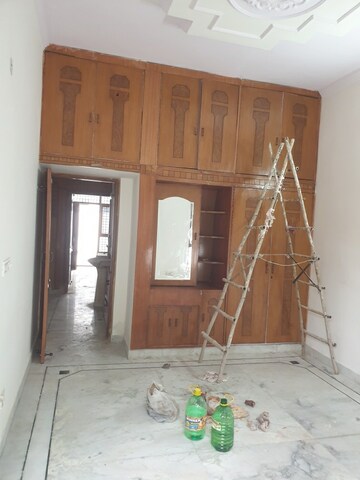 Room in 3 BHK Independent House at Sector 28 – for Rent
