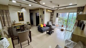 Team Area in 1 BHK Apartment at Evershine Millennium Paradise, Kandivali East – for Rent