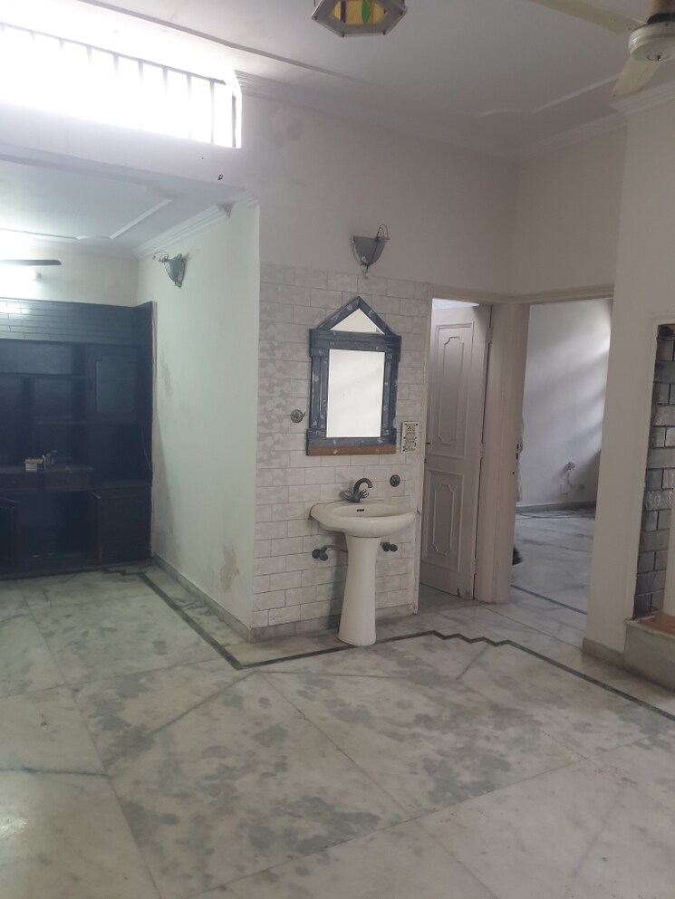Bathroom, sector 16 3 Bedroom 2750 Sq.Ft. Independent House In Sector 16 Faridabad 9213806