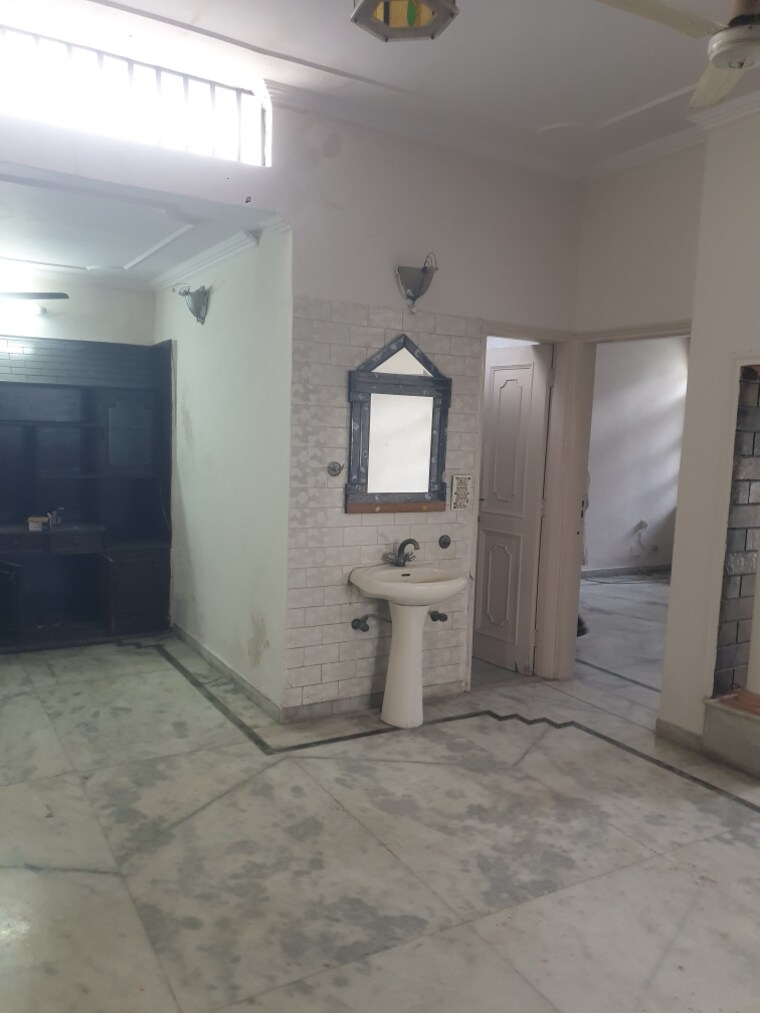 Bathroom, sector 16 3 Bedroom 2750 Sq.Ft. Independent House In Sector 16 Faridabad 9213806