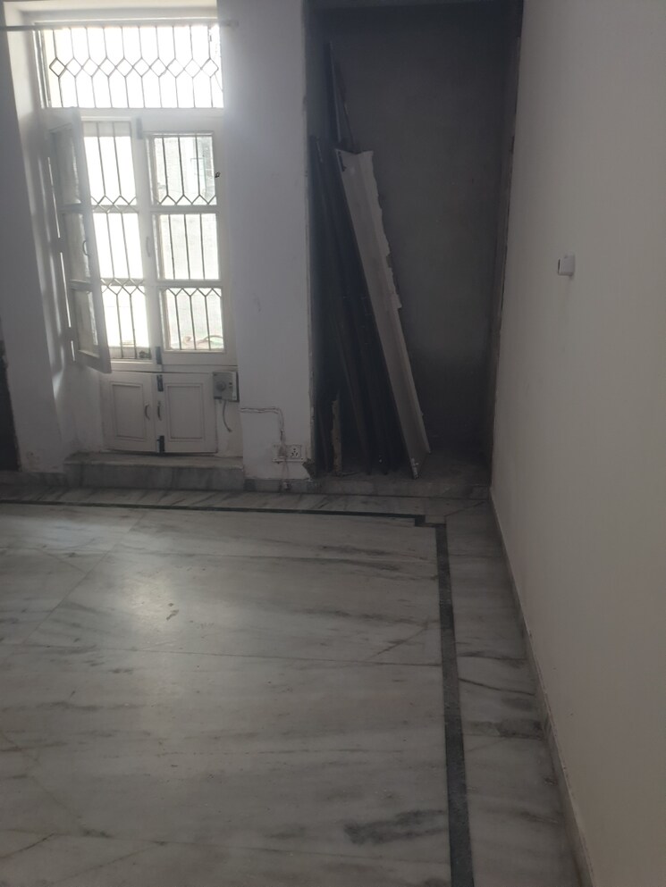 Room, sector 16 3 Bedroom 2750 Sq.Ft. Independent House In Sector 16 Faridabad 9213806