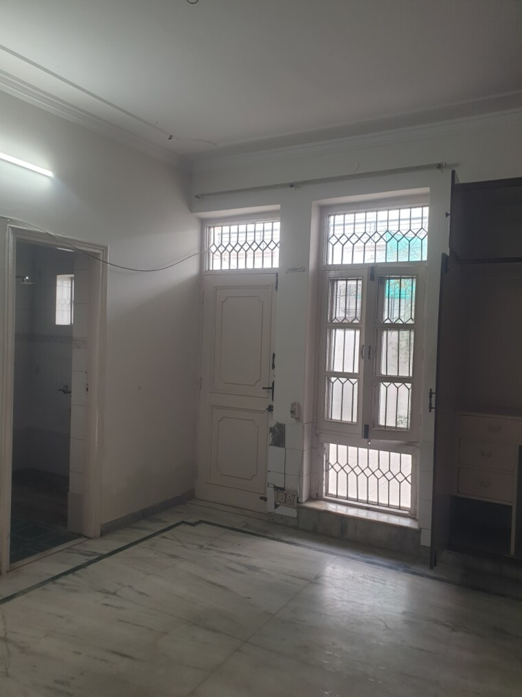 Room, sector 16 3 Bedroom 2750 Sq.Ft. Independent House In Sector 16 Faridabad 9213806