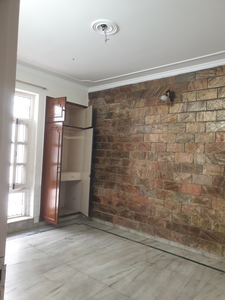 Room, sector 16 3 Bedroom 2750 Sq.Ft. Independent House In Sector 16 Faridabad 9213806