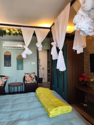 Bedroom in 3 BHK Apartment at HDIL Metropolis Residences, Andheri West – for Rent