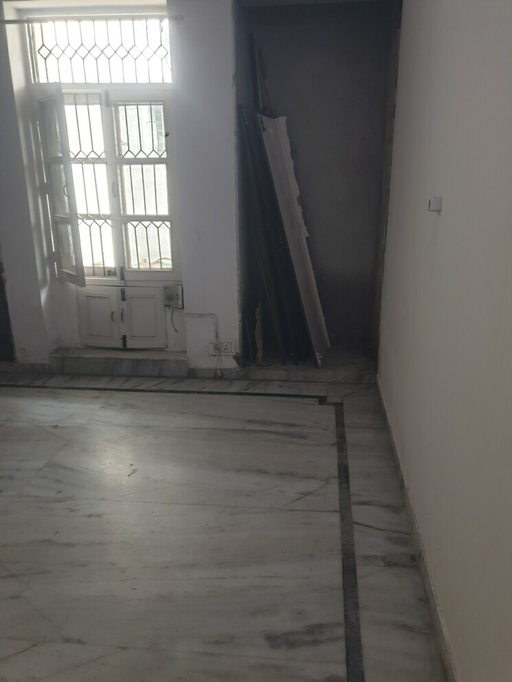 Room, sector 16 3 Bedroom 2750 Sq.Ft. Independent House In Sector 16 Faridabad 9213852