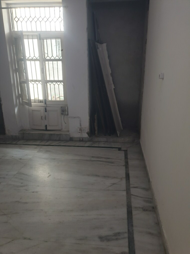 Room, sector 16 3 Bedroom 2750 Sq.Ft. Independent House In Sector 16 Faridabad 9213852