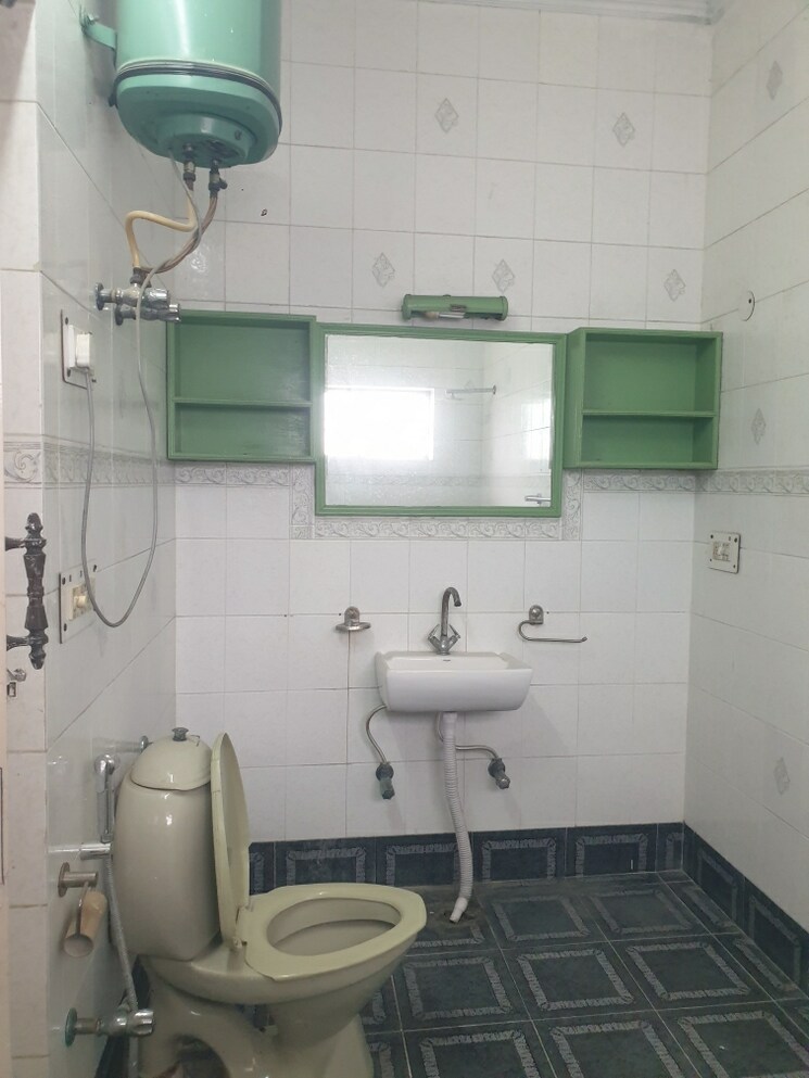 Bathroom, sector 16 3 Bedroom 2750 Sq.Ft. Independent House In Sector 16 Faridabad 9213852