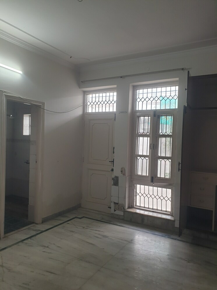 Room, sector 16 3 Bedroom 2750 Sq.Ft. Independent House In Sector 16 Faridabad 9213852