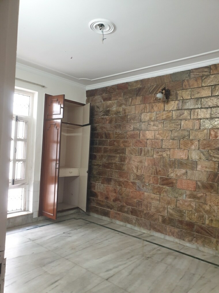 Room, sector 16 3 Bedroom 2750 Sq.Ft. Independent House In Sector 16 Faridabad 9213852