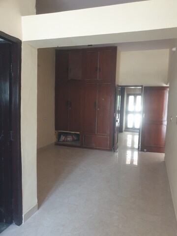 Room in 3 BHK Independent House at Sector 16 – for Rent