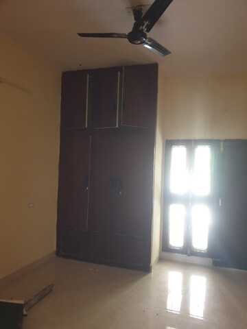 Room in 3 BHK Independent House at Sector 16 – for Rent