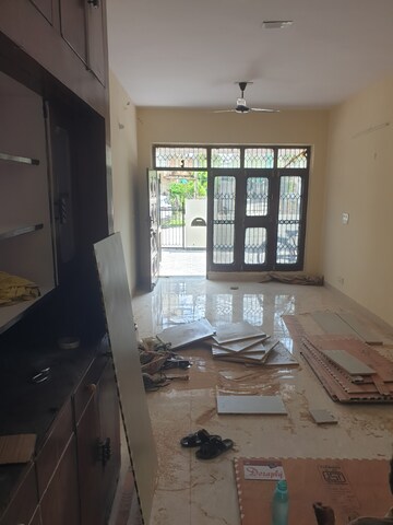 Living Room in 3 BHK Independent House at Sector 16 – for Rent