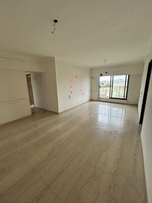 Room in 4 BHK Apartment at SD Epsilon, Kandivali East – for Rent