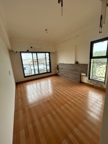 Room in 4 BHK Apartment at SD Epsilon, Kandivali East – for Rent