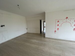 Room in 4 BHK Apartment at SD Epsilon, Kandivali East – for Rent