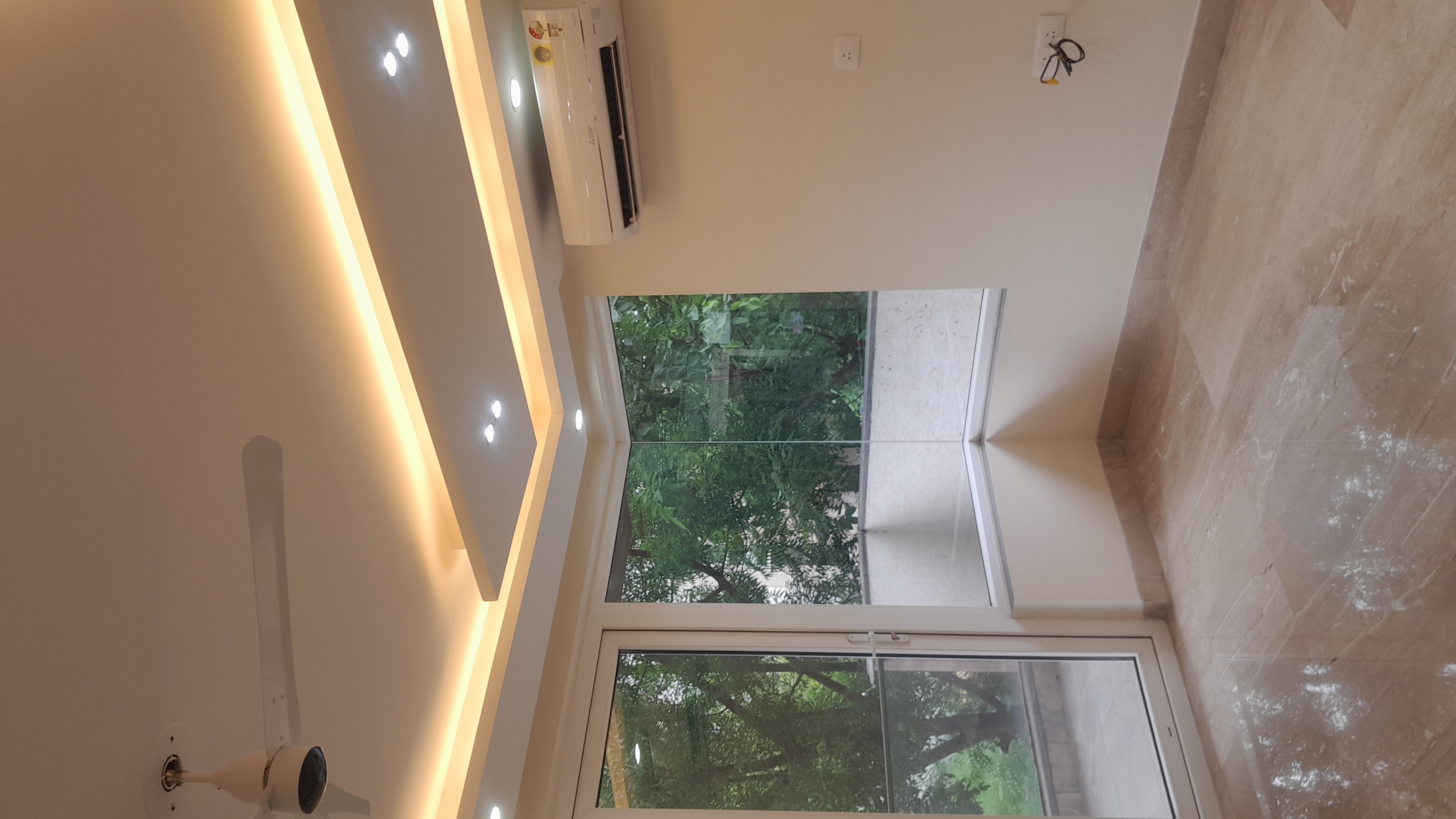 3.5 BHK + Servant Room Apartment For Rent in Unitech Espace Nirvana Country