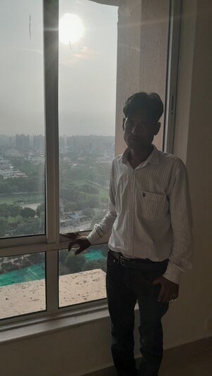 Team Area in 2 BHK Apartment at Unitech Fresco, Sector 50 – for Rent