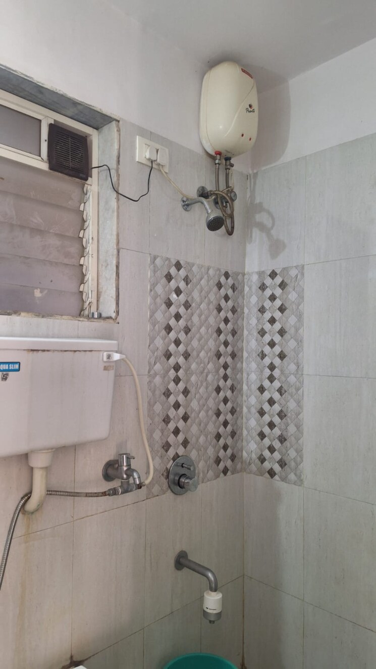 Bathroom, raunak-heights 1 Bedroom 405 Sq.Ft. Apartment In Ghodbunder Road Thane 9213893