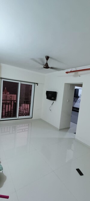 Room in 1 BHK Apartment at Raunak Heights, Ghodbunder Road – for Rent