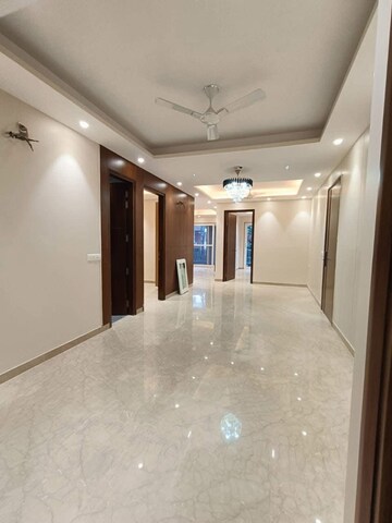 Building Lobby in 4 BHK Builder Floor at Sector 40 – for Sale