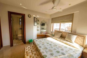 Bedroom in 3 BHK Apartment at Bandra West – for Rent