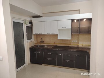 Kitchen in 3 BHK Apartment at Omaxe R2, Gomti Nagar – for Rent