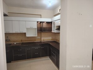 Kitchen in 3 BHK Apartment at Omaxe R2, Gomti Nagar – for Rent