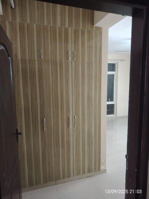 Building Lobby in 3 BHK Apartment at Omaxe R2, Gomti Nagar – for Rent