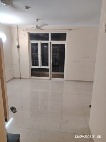 Bathroom in 3 BHK Apartment at Omaxe R2, Gomti Nagar – for Rent