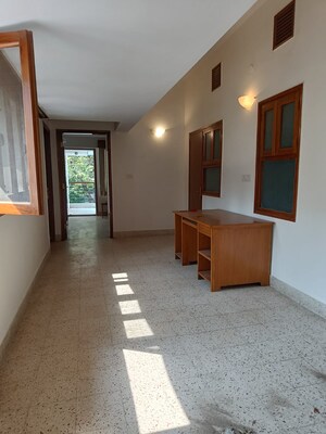 Room in 4 BHK Builder Floor at Jor Bagh – for Rent