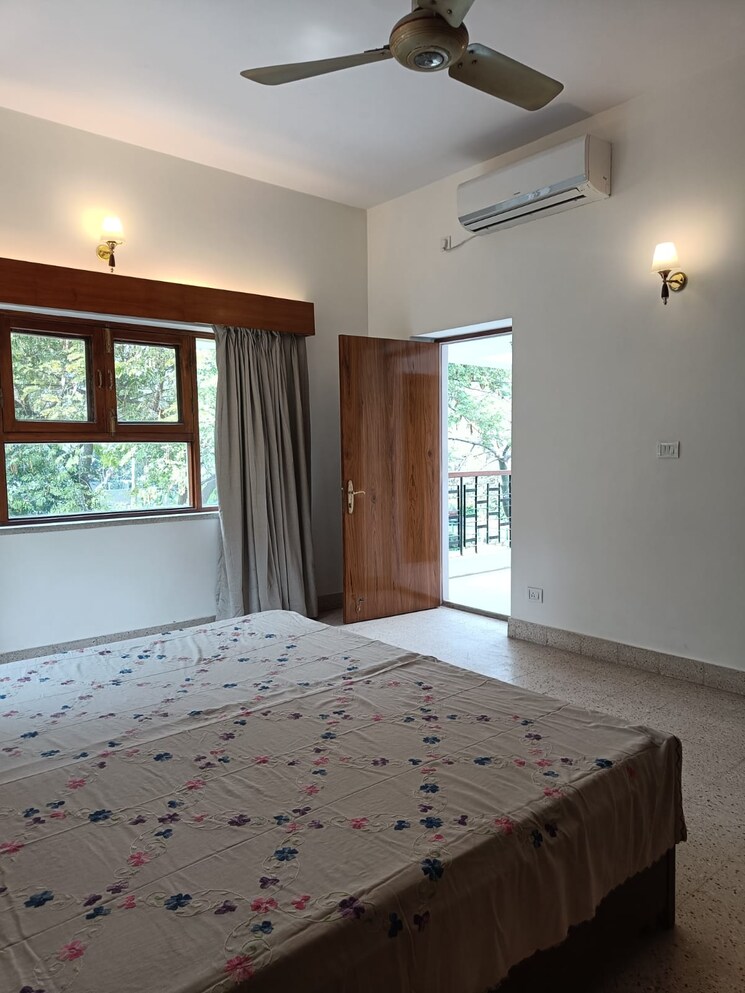 Bedroom, jor bagh 4 Bedroom 575 Sq.Yd. Builder Floor In Jor Bagh Delhi 9213981