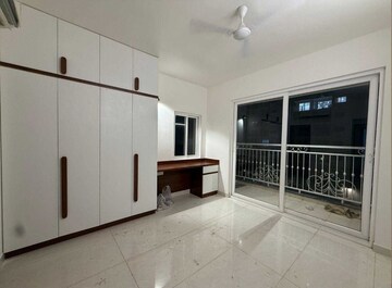 Room in 3 BHK Apartment at Prestige Beverly Hills, Kokapet – for Rent