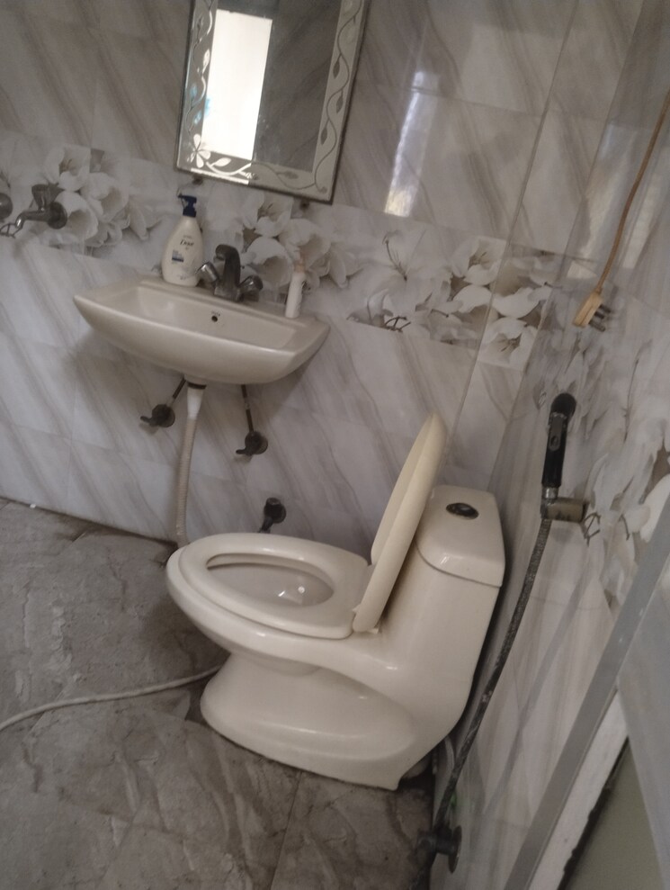 Bathroom, rwa-apartments-sector-53 2 Bedroom 850 Sq.Ft. Independent House In Sector 53 Noida 9214010