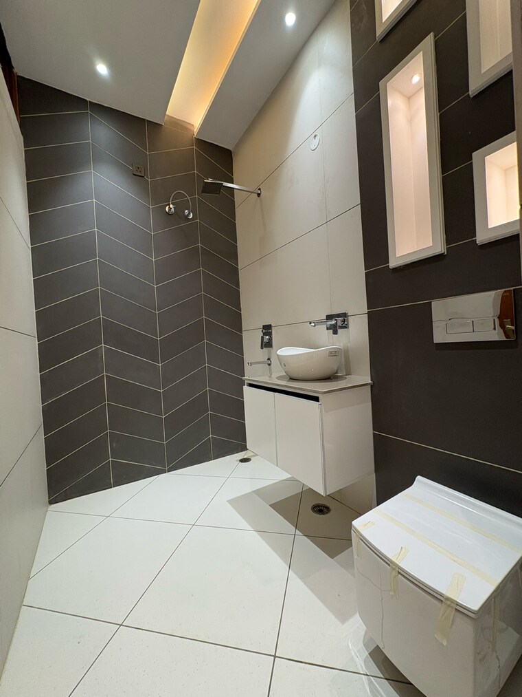 Bathroom, sector 78 4 Bedroom 200 Sq.Yd. Independent House In Sector 78 Mohali 9214025