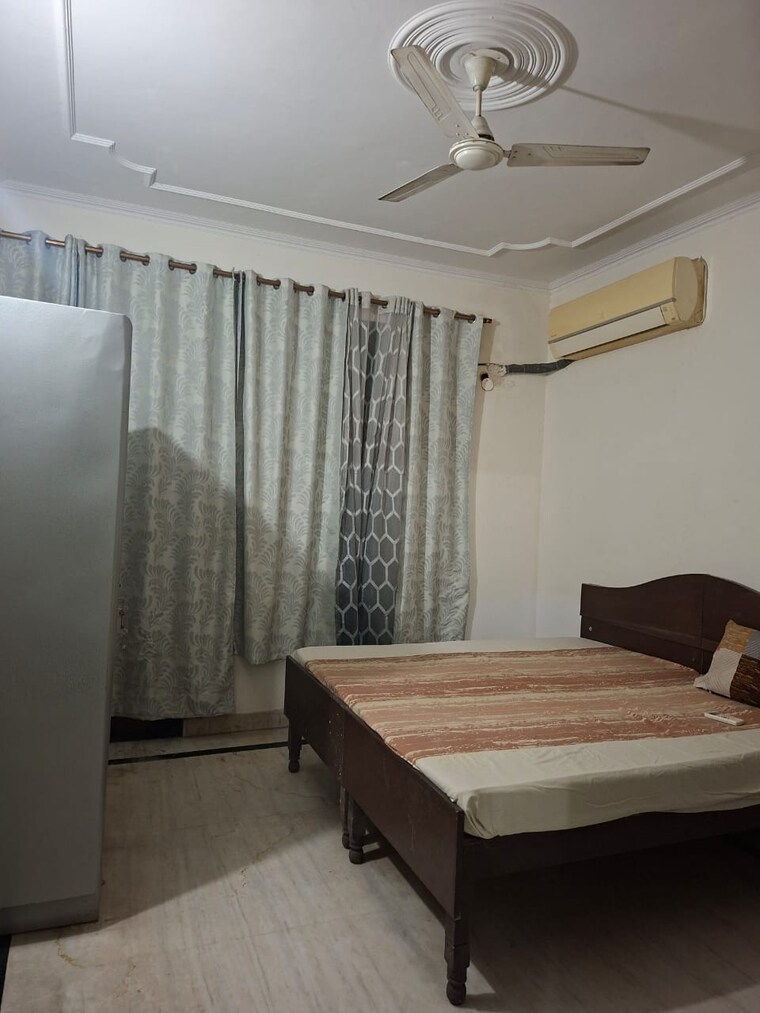 Bedroom, sector 22b 3 Bedroom 2500 Sq.Ft. Builder Floor In Sector 22b Gurgaon 9214029