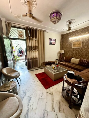 Living Room in 1.5 BHK Builder Floor at Ramesh Nagar – for Rent