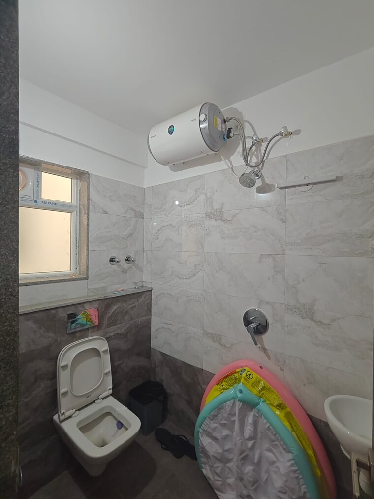 Bathroom, dsr-brown-creepers 3 Bedroom 1566 Sq.Ft. Apartment In Gunjur Bangalore 9214020
