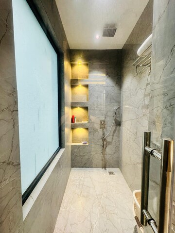 Building Lobby in 3 BHK Apartment at Unitech Uniworld Gardens, Sector 47 – for Rent
