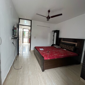 Bedroom in 1.5 BHK Builder Floor at Panchsheel Park – for Rent