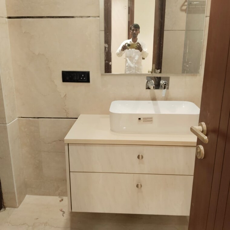 Bathroom, hauz khas 3 Bedroom 1500 Sq.Ft. Builder Floor In Hauz Khas Delhi 9214091