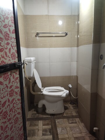 Bathroom in 1 BHK Independent House at Powai – for Rent