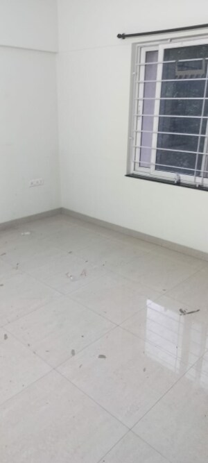 Room in 3 BHK Apartment at Sigma One, Paud Road – for Rent