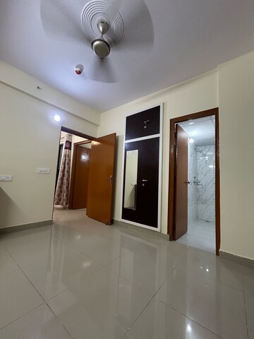 Room in 2 BHK Apartment at La Residentia, Tech Zone 4 Greater Noida – for Rent