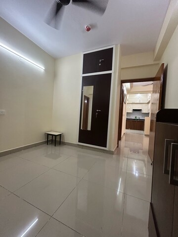 Room in 2 BHK Apartment at La Residentia, Tech Zone 4 Greater Noida – for Rent